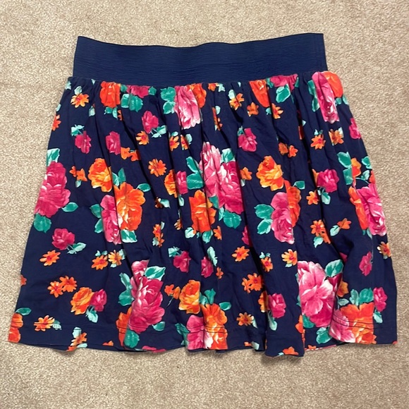 Forever 21 navy and floral skirt - Picture 1 of 3